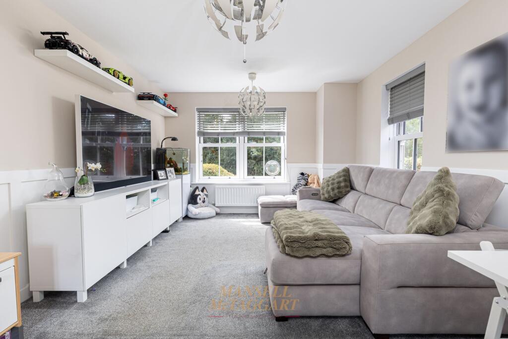 Apartment in Reigate and Banstead, Greenfields, Horley - View 4
