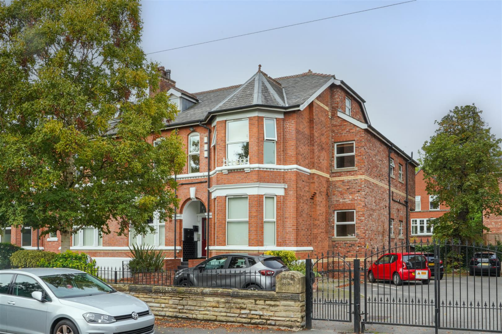 2-bed house on Lyndhurst Court, Whitelow Road, Chorlton, £325,000