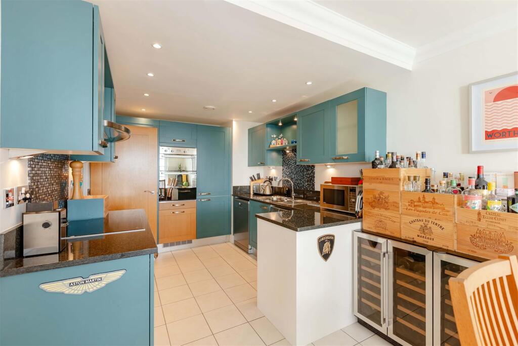 Apartment in Brighton - View 4