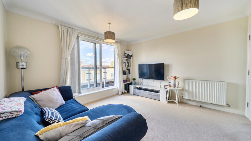 Apartment in Twickenham - View 4