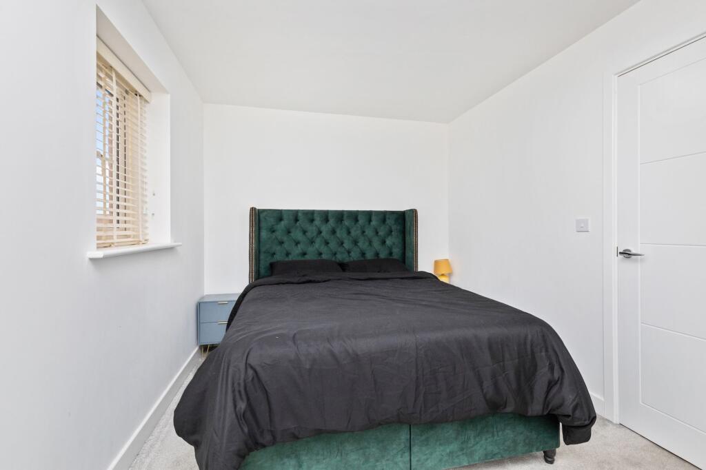 Illett Way, Faygate, RH12 - View 6