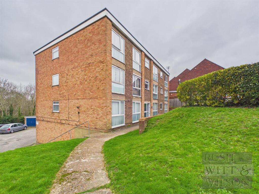 Main image of property: Sedlescombe Gardens, St. Leonards-On-Sea