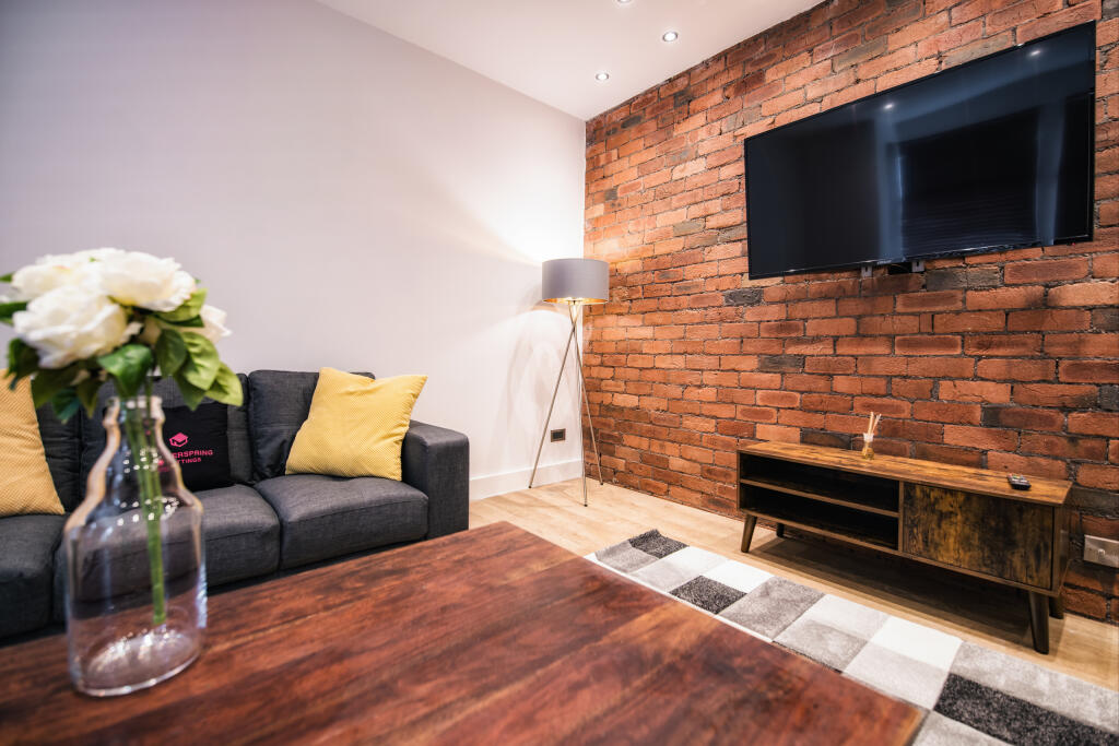 8 bedroom terraced house for rent