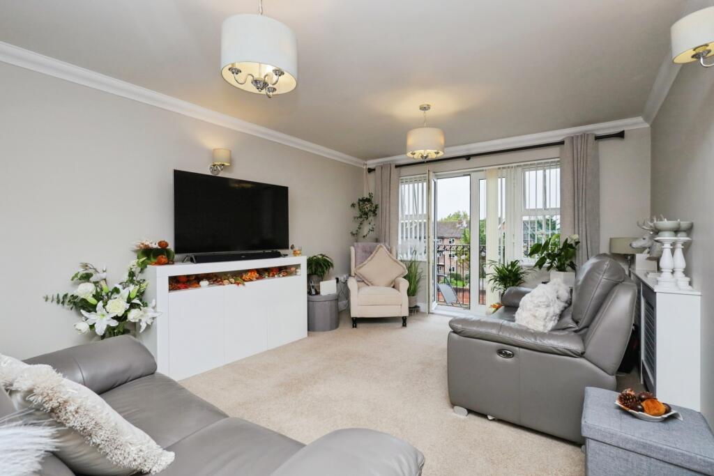 Apartment in Eastbourne, East Sussex - View 2