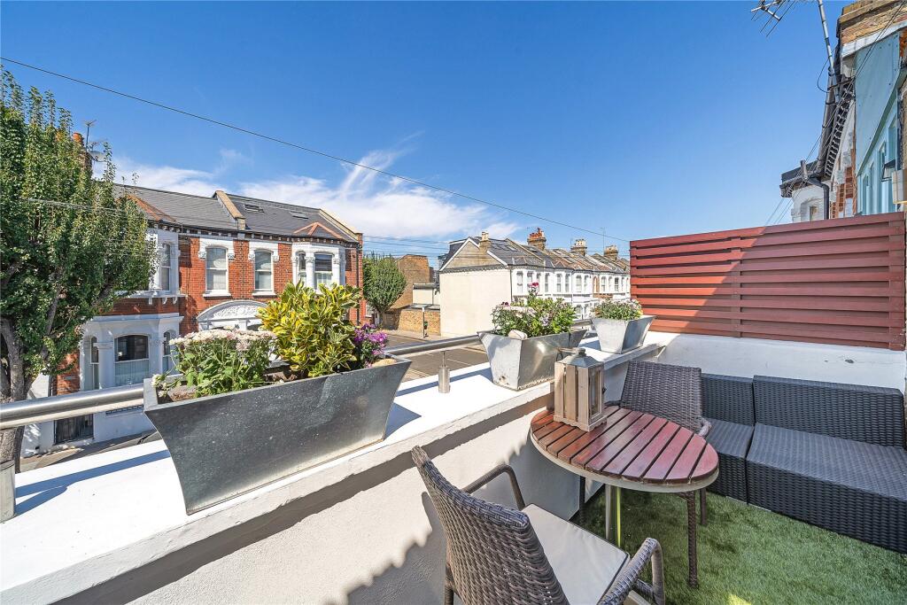 House in London - View 3