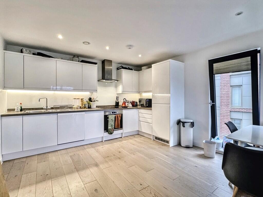 Apartment in Ashford, Kent - View 2