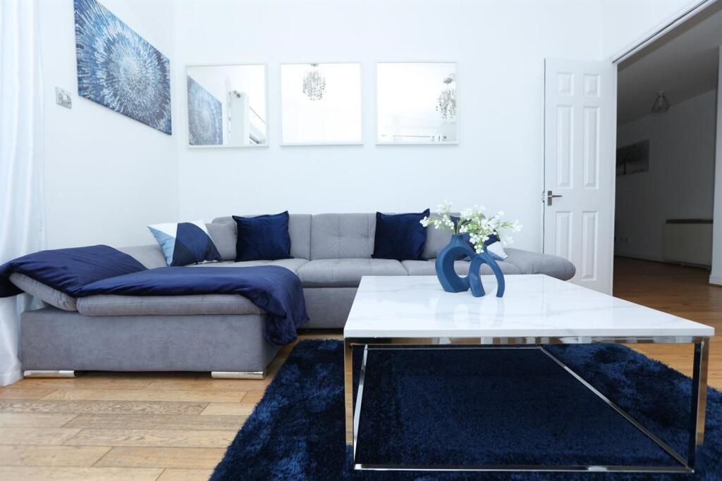 Apartment in London - More