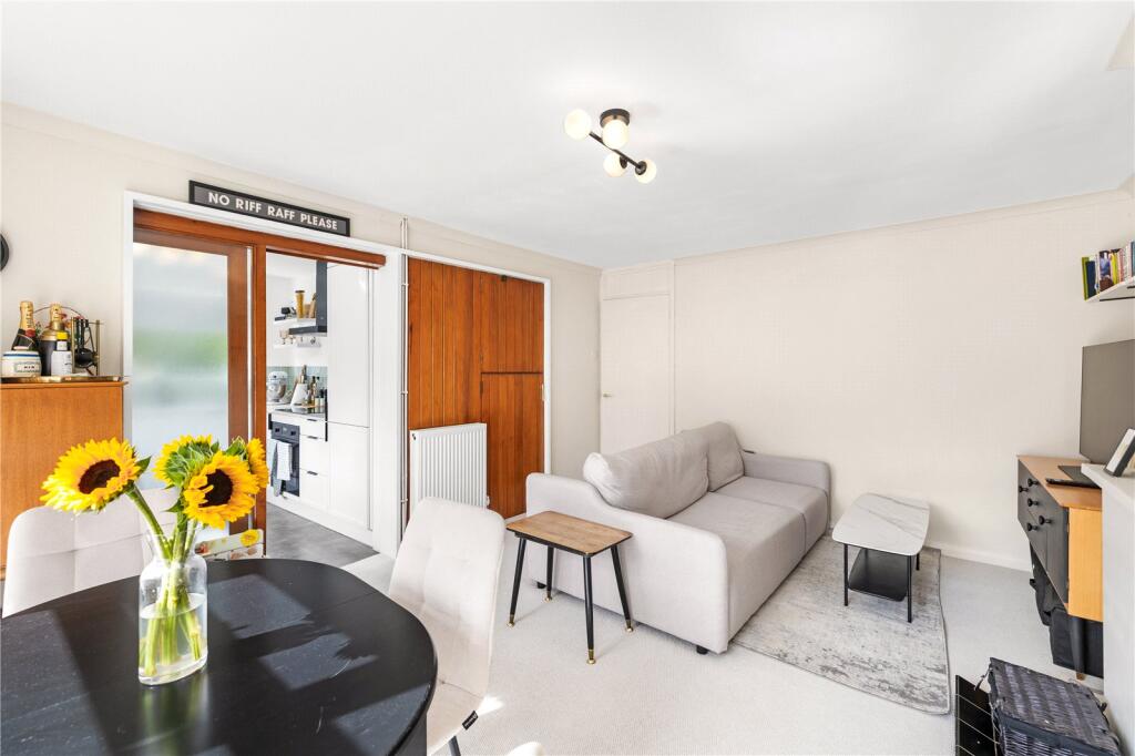 Apartment in Redhill - More