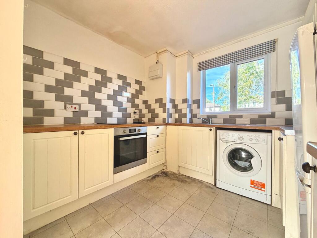 House in Milton Keynes, Bradwell - View 4