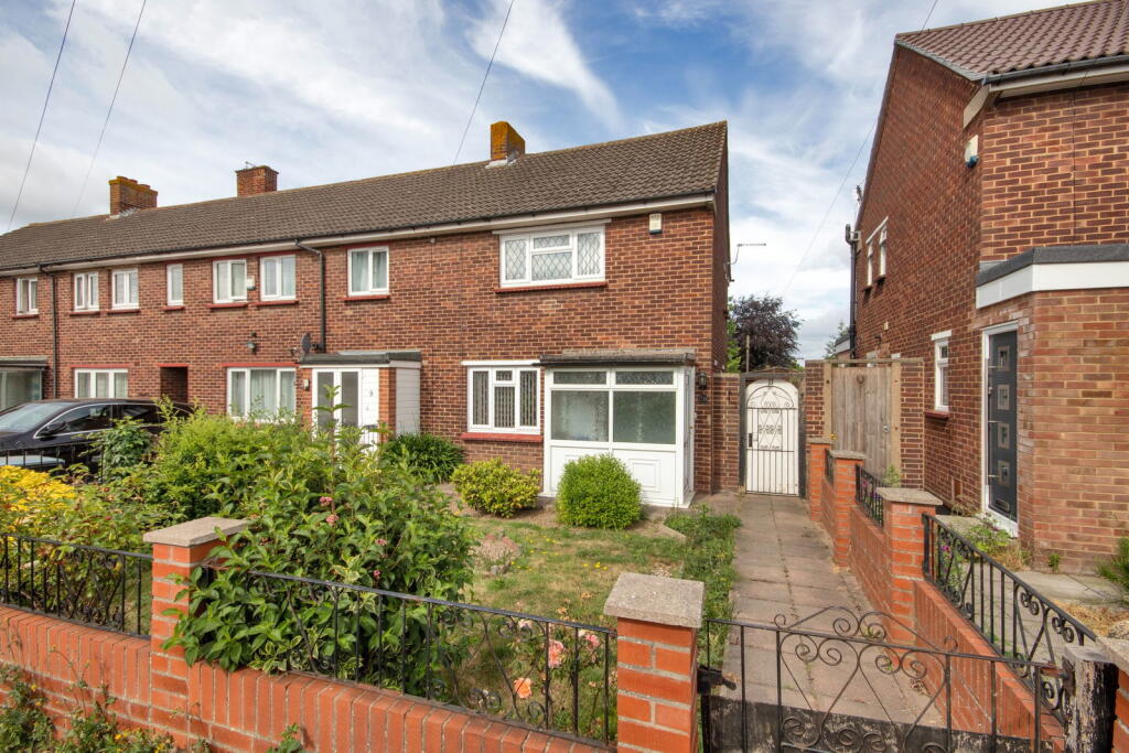 2-bed terraced on Constable Road, Northfleet, Gravesend, DA11 8NL, £300,000
