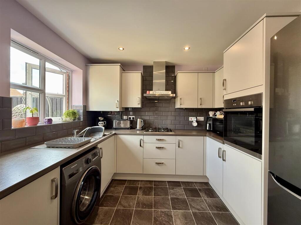 Carnation Road, Loughborough photo 3