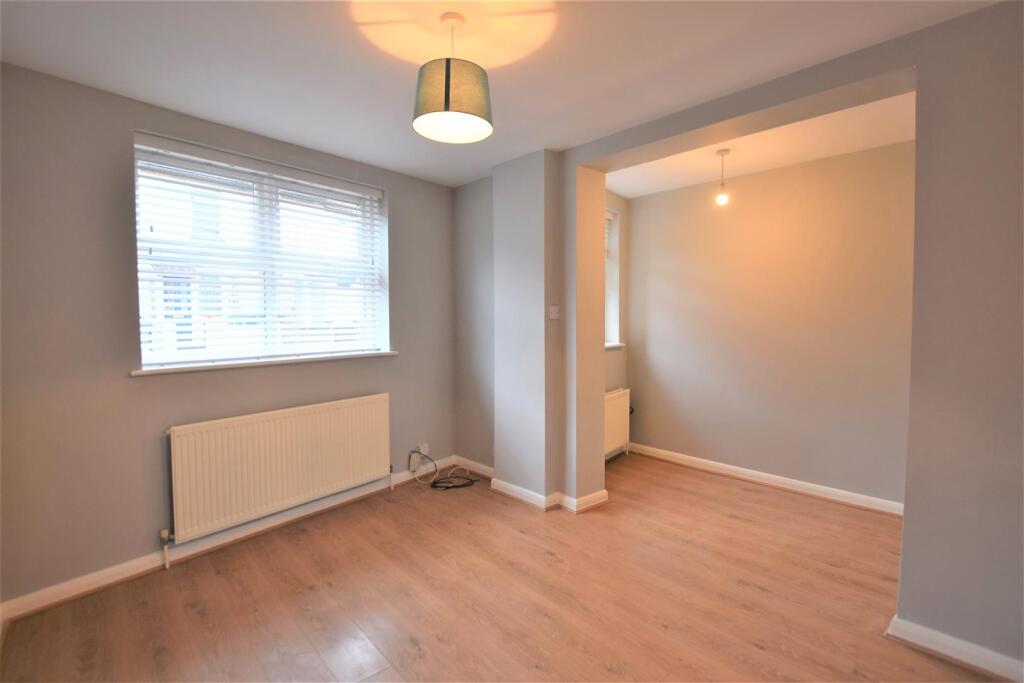 Apartment in Watford, North Watford - View 2
