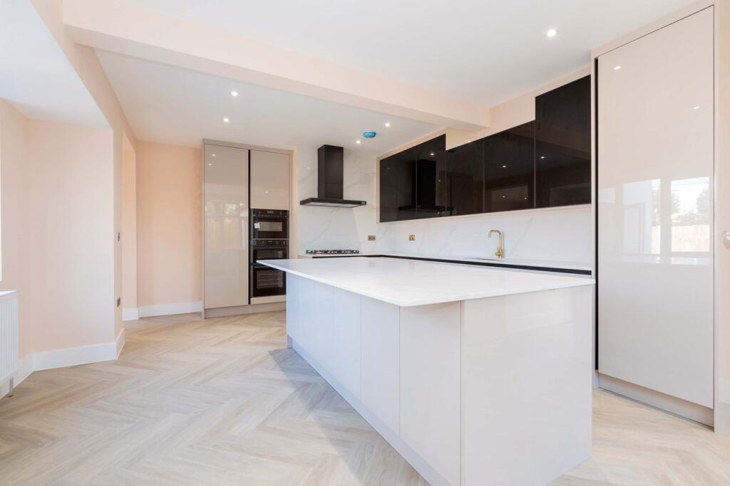 House in Slough - View 5