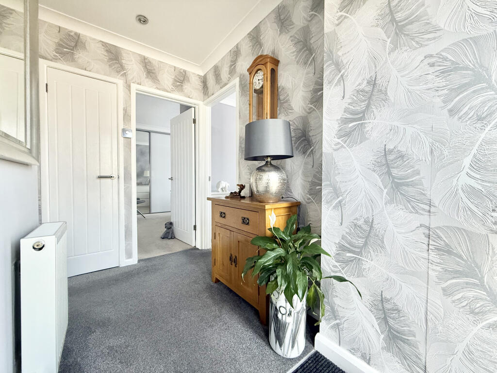 Pennington Road, West Moors, Ferndown, Dorset, BH22 photo 4