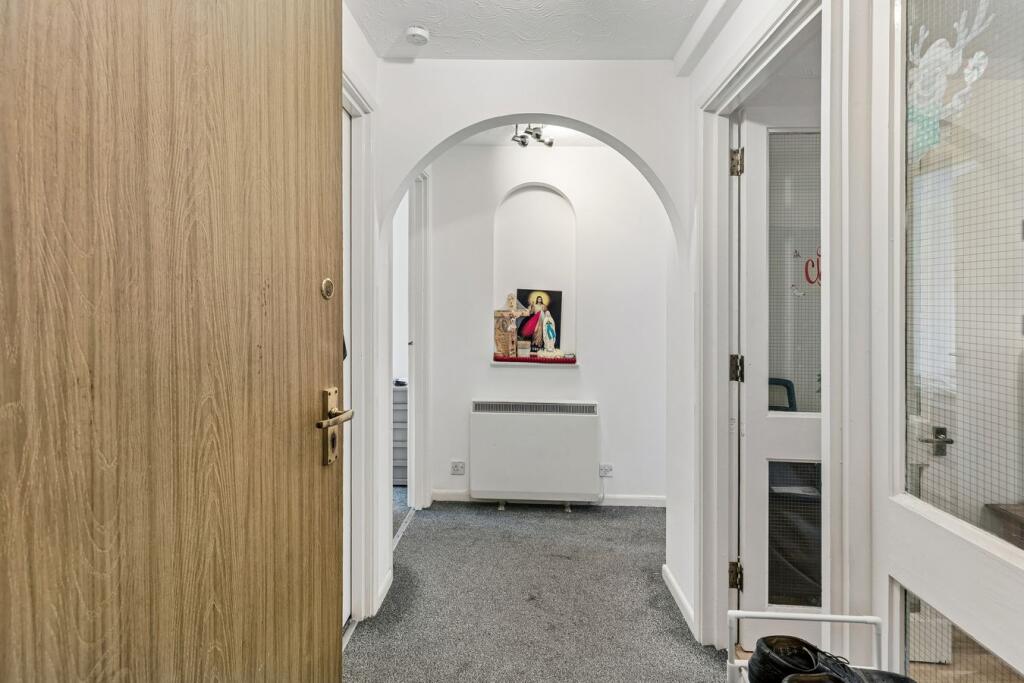 Apartment in Harrow - More