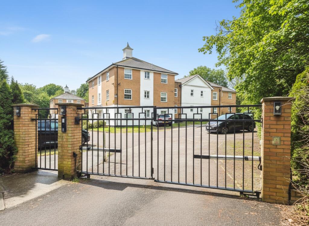 Main image of property: Chelmsford House, Chelmsford Road, Great Dunmow, Essex, CM6