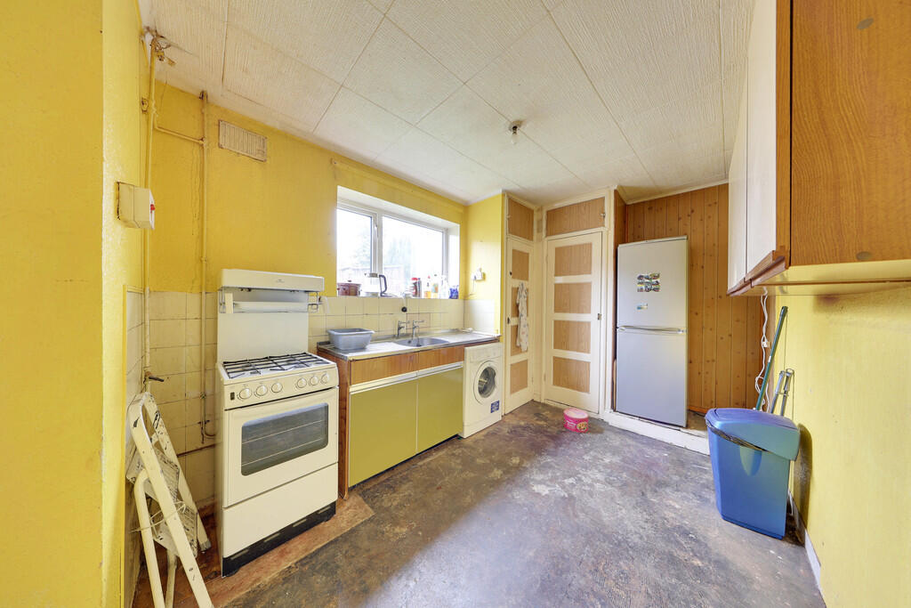 House in Orpington, Scadbury, St Paul's Cray - More