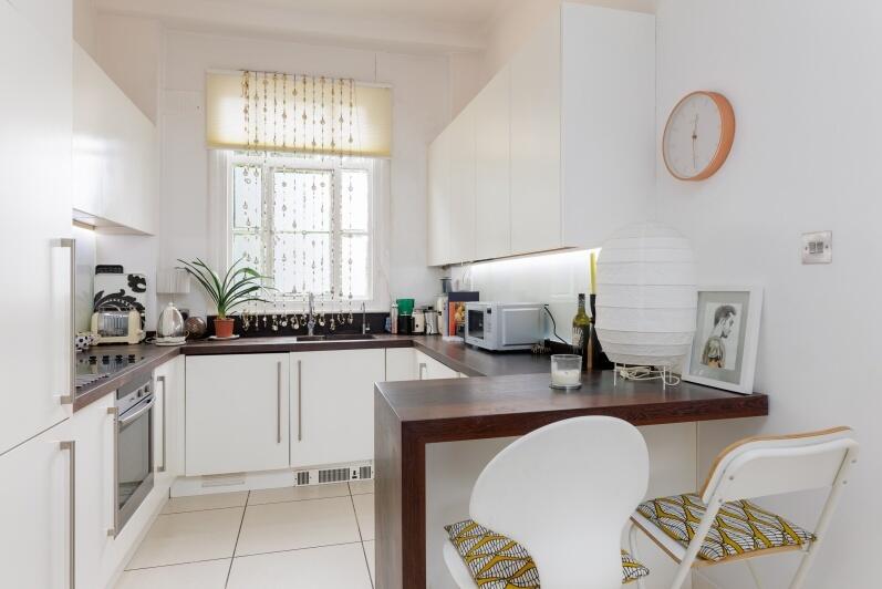 Apartment in London, Cottenham Park, Raynes Park - View 5