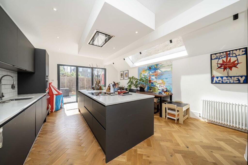 House in London - View 2