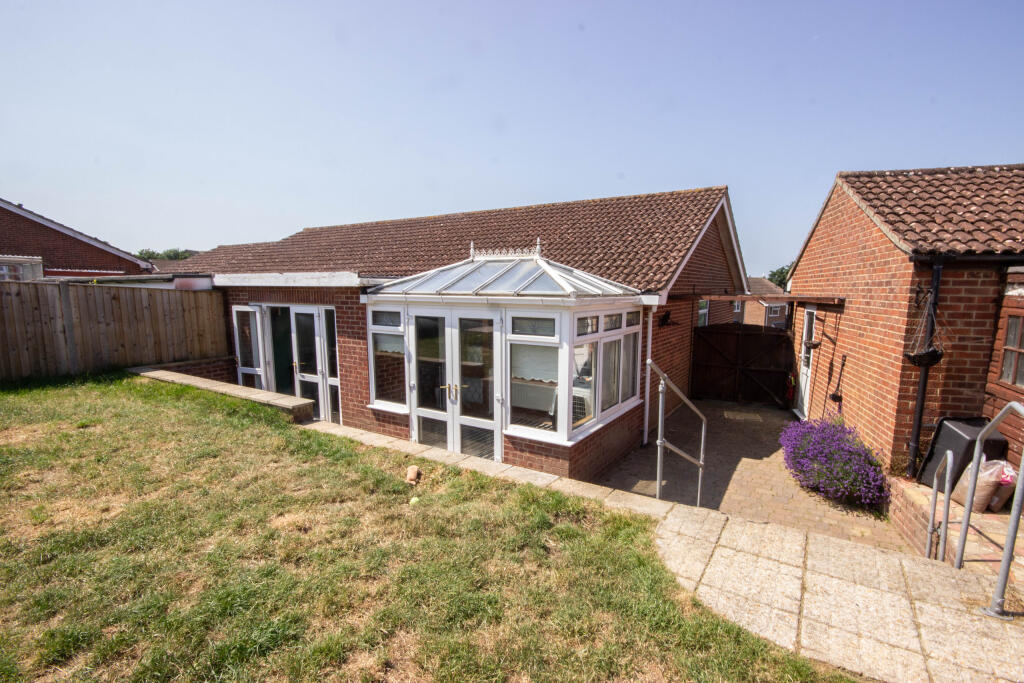 Hefford Road, East Cowes, Isle of Wight photo 2