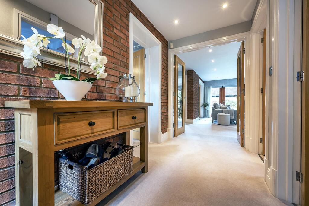 House in Solihull, Hockley Heath - View 4