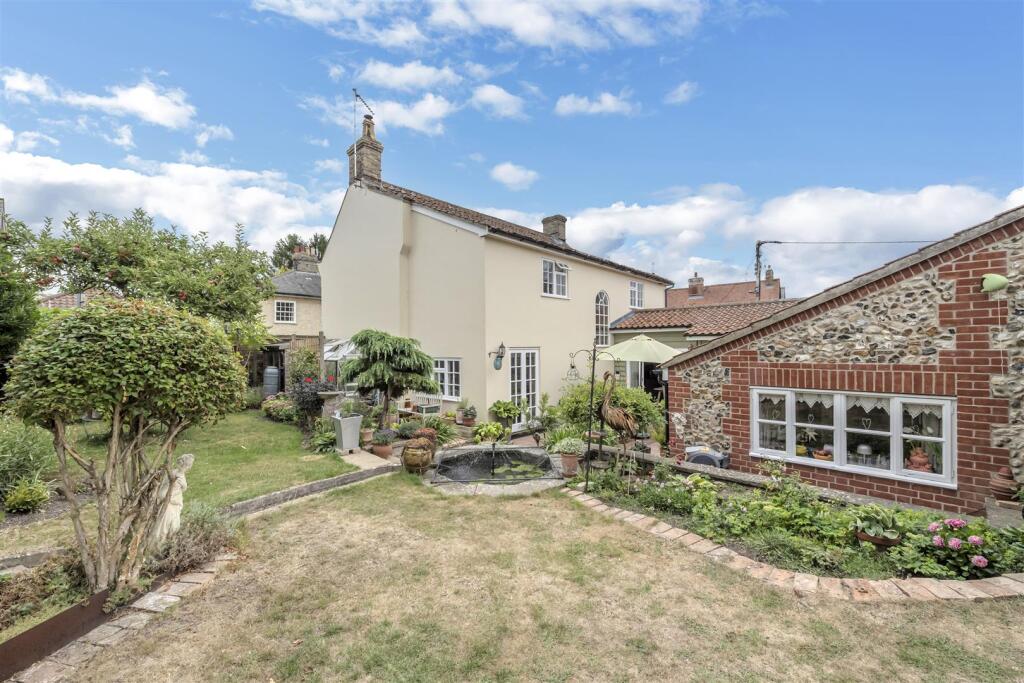 House in Ipswich - View 3