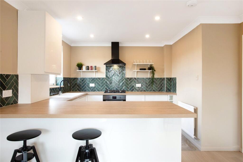 Apartment in Richmond, North Sheen - View 4