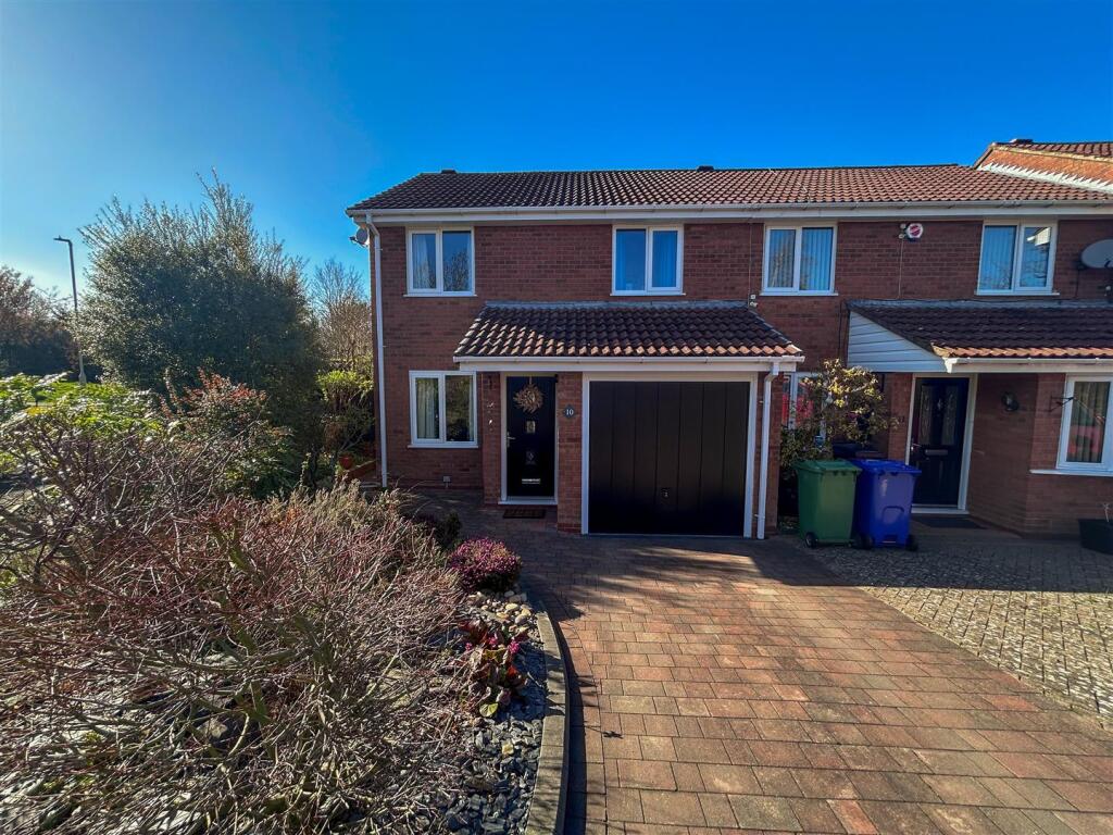 3-bed terraced on Kirkstone Court, Lakeside, DY5 3SF, £260,000