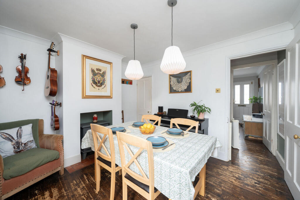 Littlehaven Lane, Horsham, RH12 - More