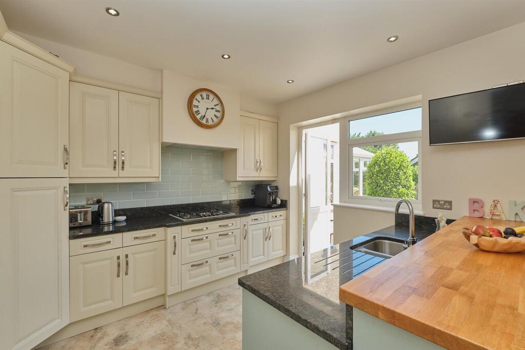 Chyngton Gardens, Seaford photo 4
