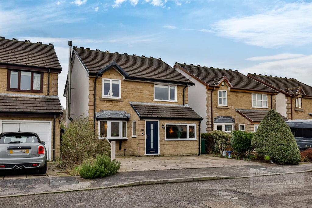 3-bed detached on Woodlands Park, Whalley, Ribble Valley, £370,000