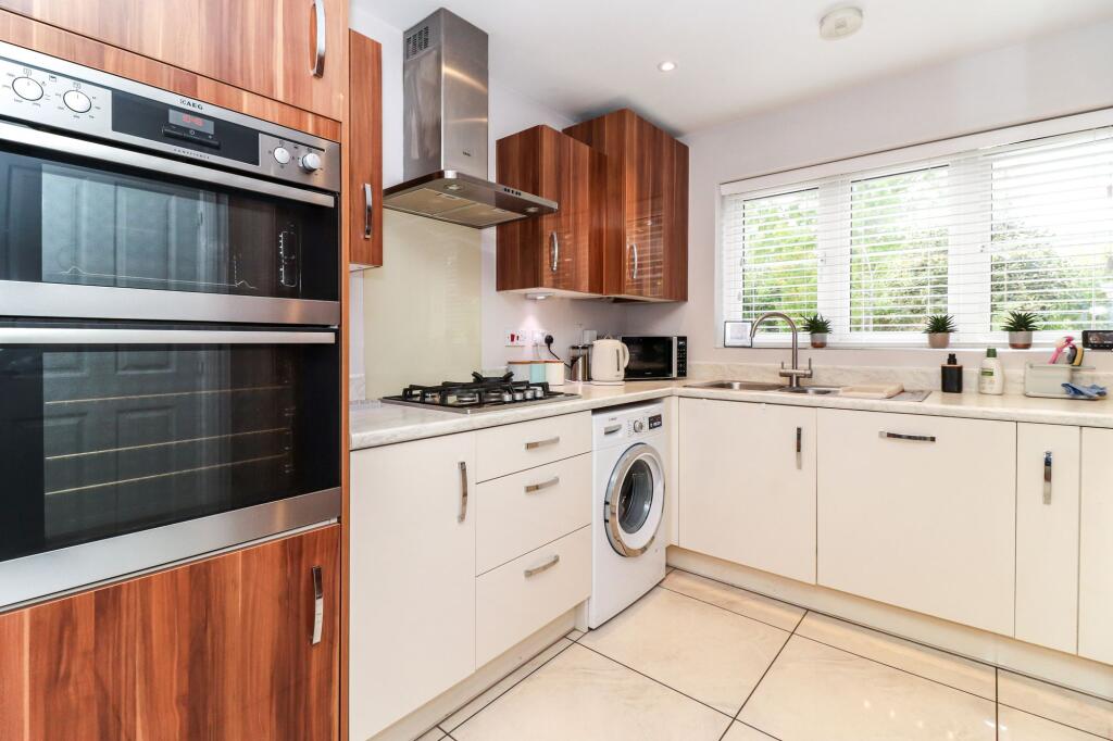 House in Three Rivers, Hunton Bridge, Abbots Langley - View 5