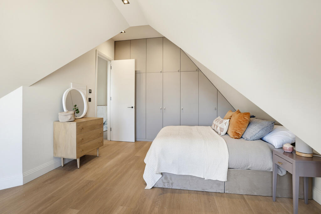 Apartment in London, Park Royal - More