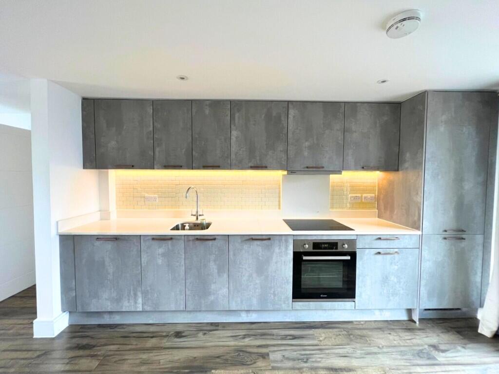 Apartment in Romford - View 5