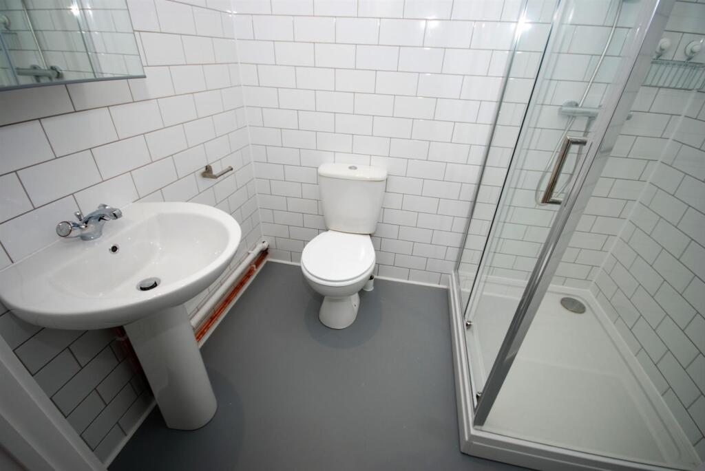 6 bedroom flat for rent