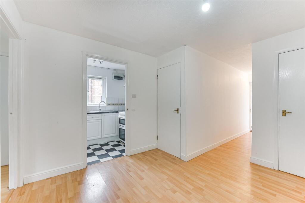 Apartment in Hatfield, Hilltop - View 5