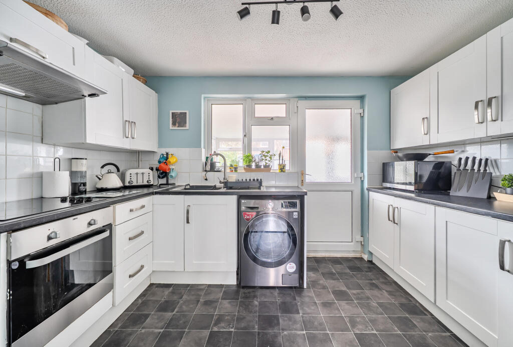 St. Peters Close, Cheltenham, Gloucestershire, GL51 photo 4