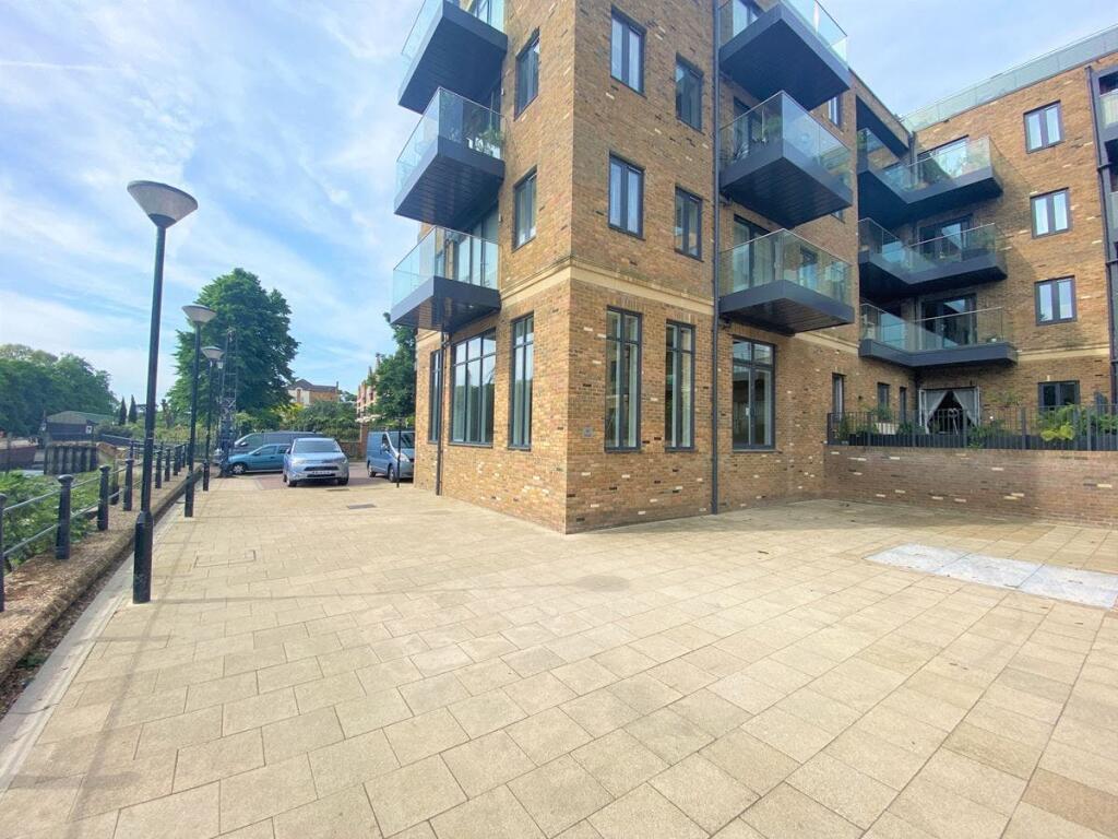 Unit 3 Lion Wharf - Old Isleworth (1) (Copy).jpg