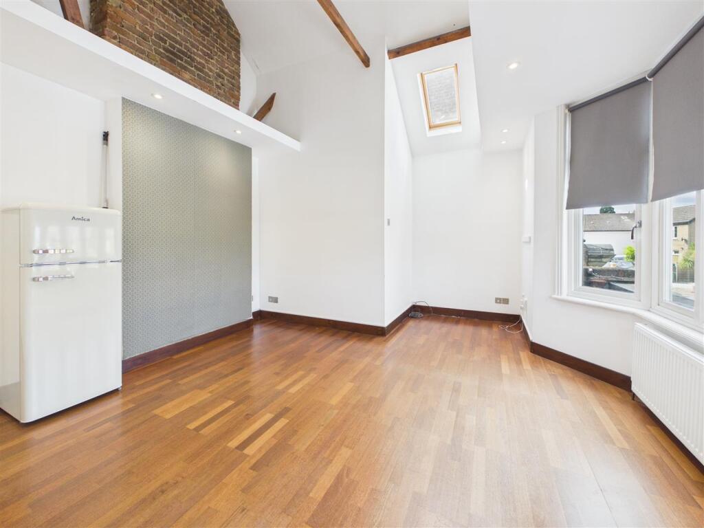 Apartment in Elmbridge, Surrey - View 4