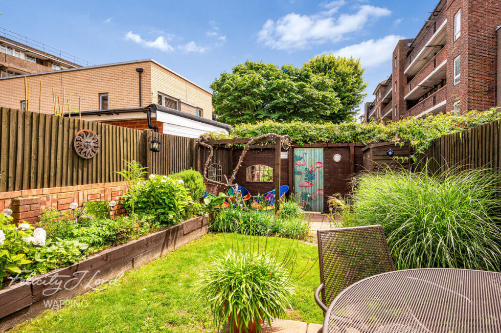 Swedenborg Gardens, London E1 photo 2