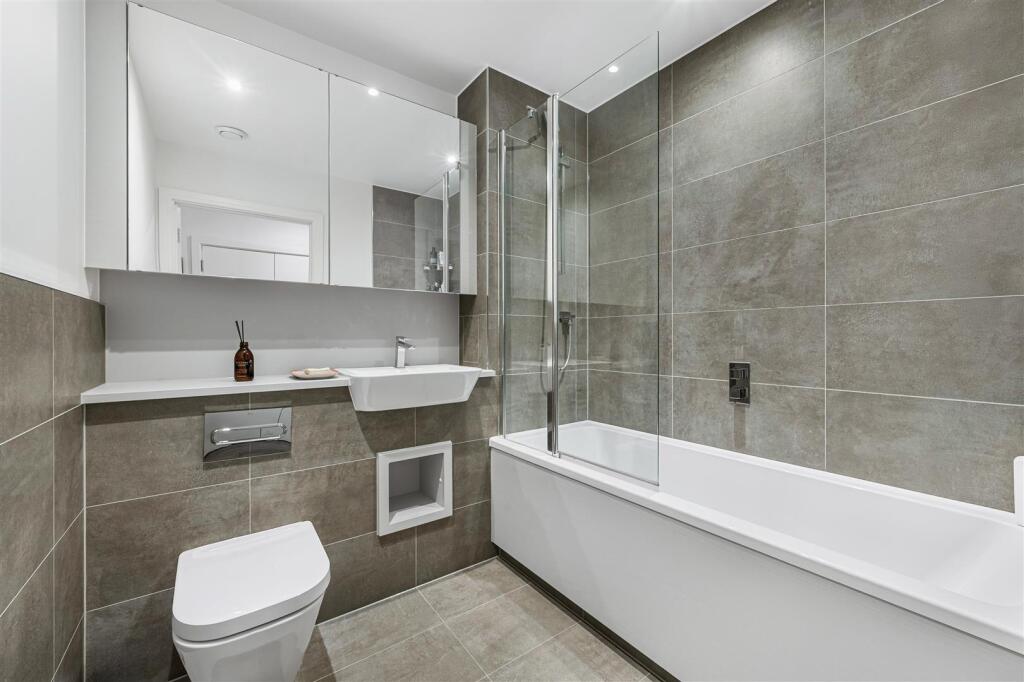 Apartment in London - More