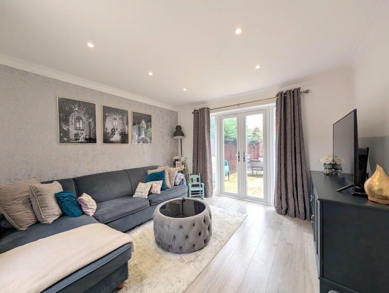 Routh Court, Feltham, TW14 photo 2