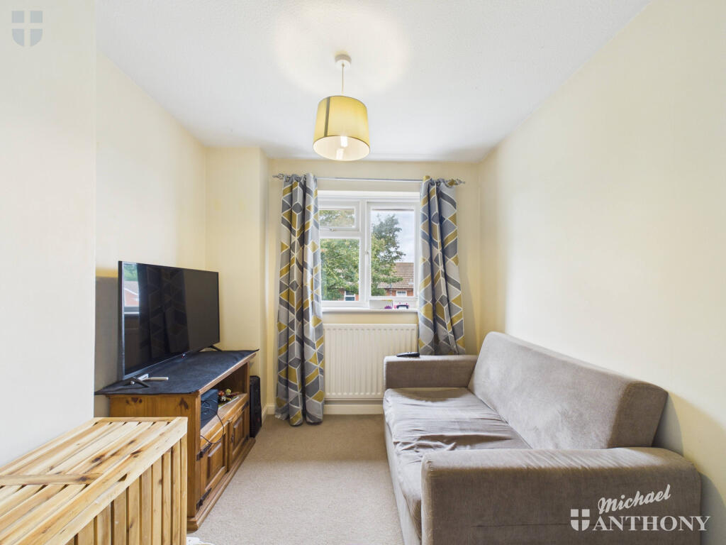 House in Stoke Mandeville, Buckinghamshire - More
