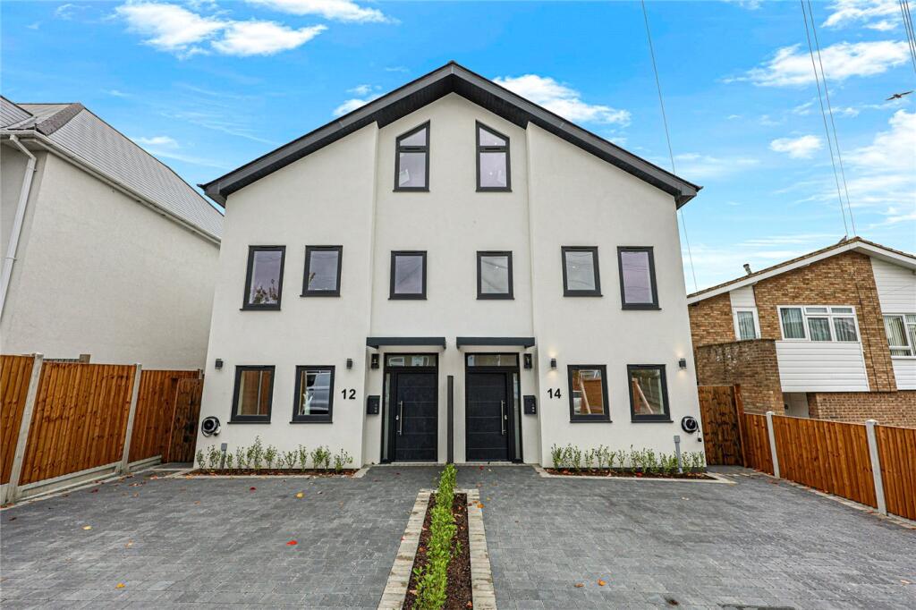 4 Bedroom Semi-Detached in SS9 2PF