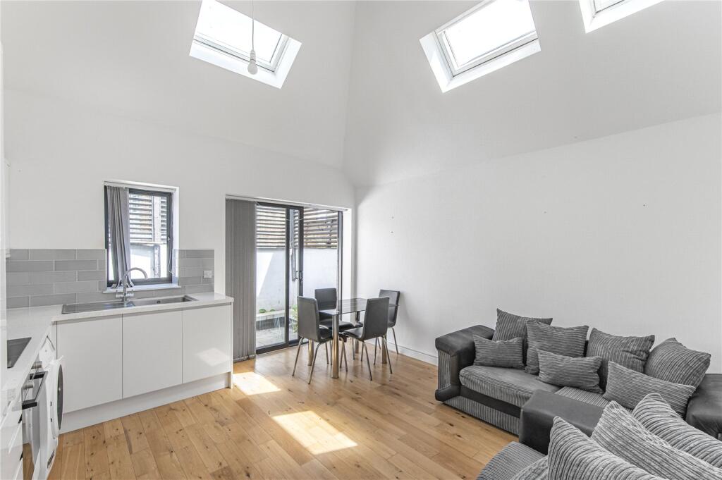 Main image of property: Lavender Hill, London, SW11