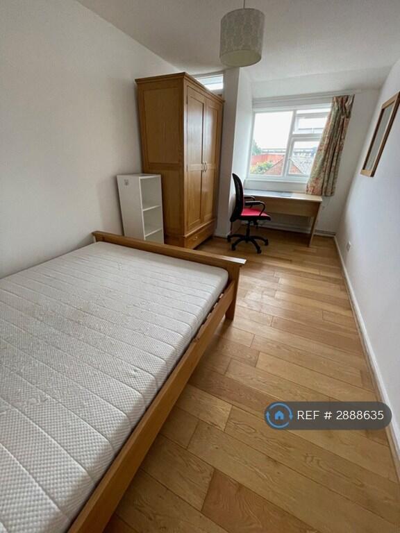 3 bedroom maisonette for rent