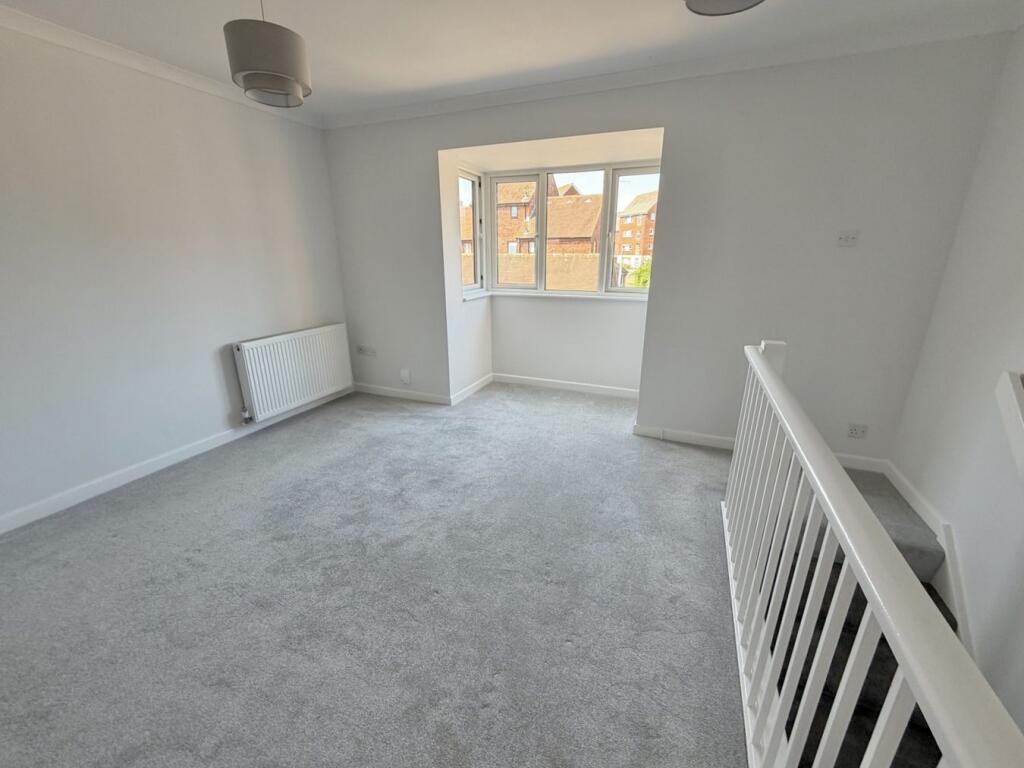 Lander Close, Baiter, Poole, BH15 photo 5