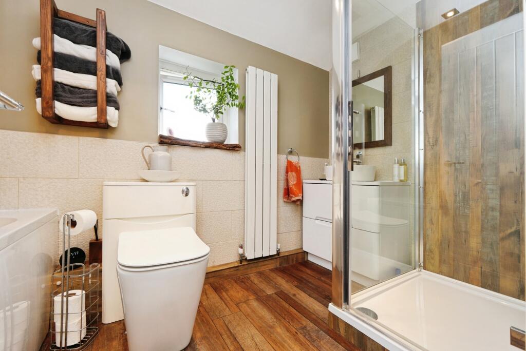 House in Bromley - More