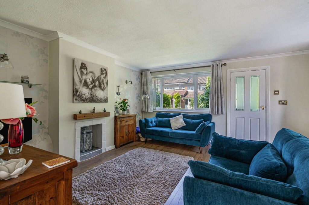 Gingers Close, Cranleigh, GU6 7JL photo 2