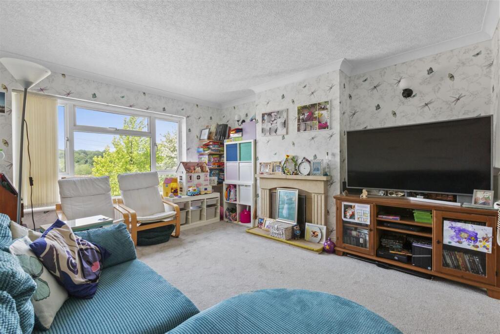 House in Hemel Hempstead, High Wycombe Community Board - View 3